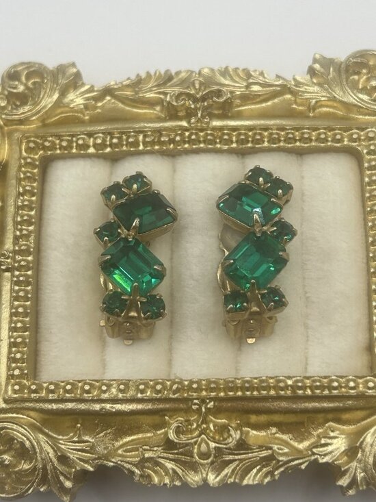 Unbranded Jewelry - Vintage Emerald Green Rhinestone Gold Tone Clip On Earrings Christmas Gift Vntg